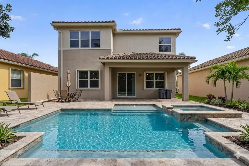 Virtually staged pool