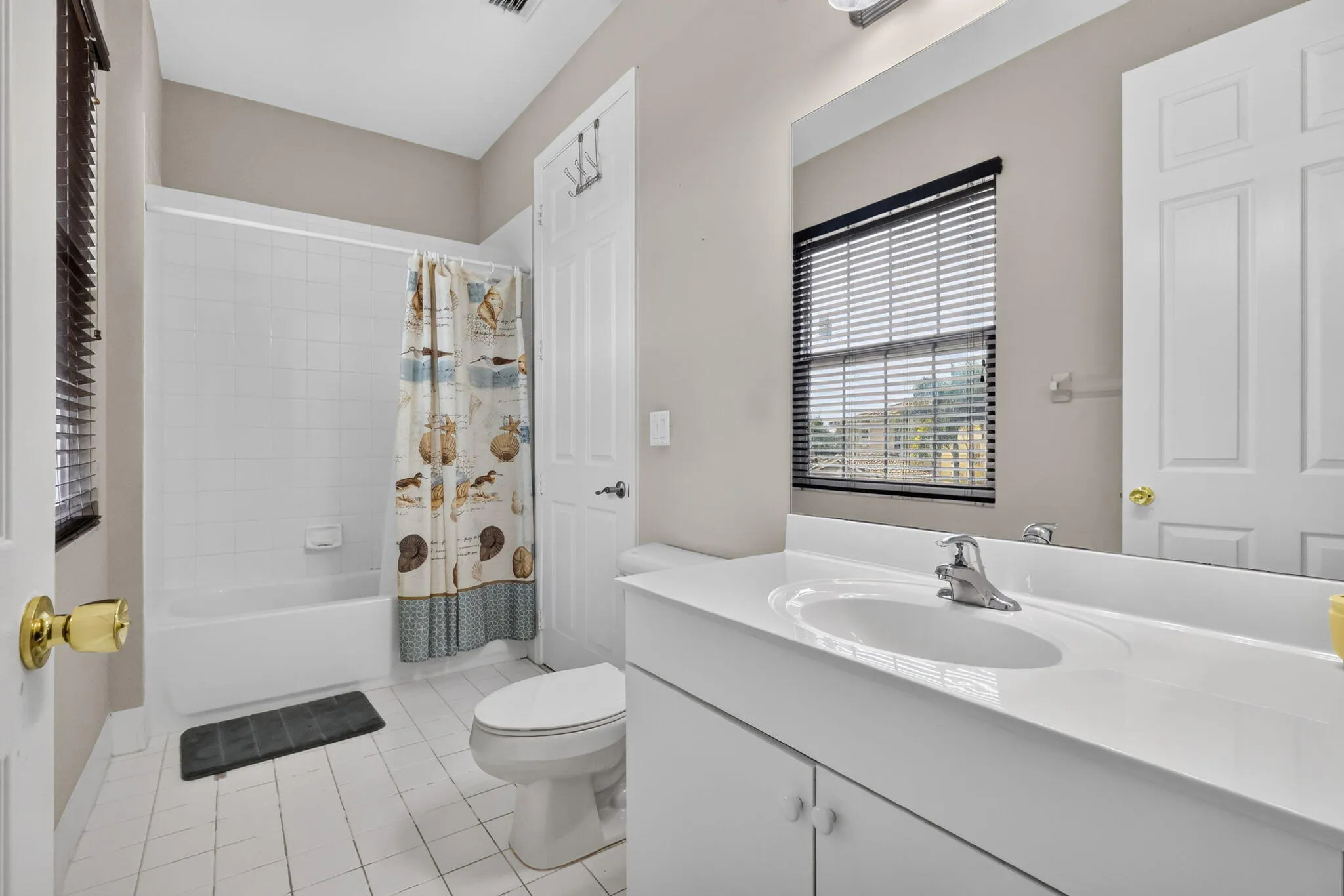 ensuite shared bath