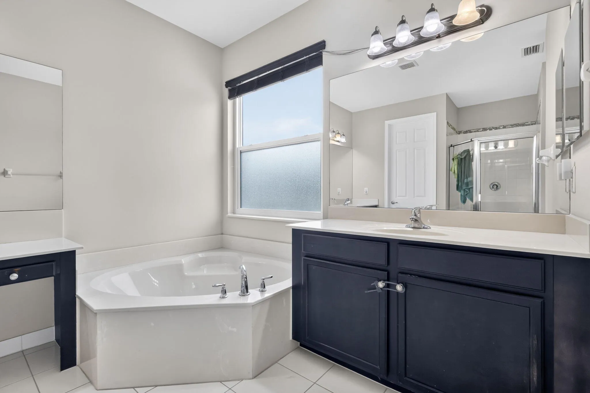 Separate tub