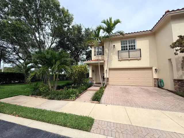 Corner Unit on End-of-Street, with Beautiful Front View of Historical Tree and Open Grass Area on Side