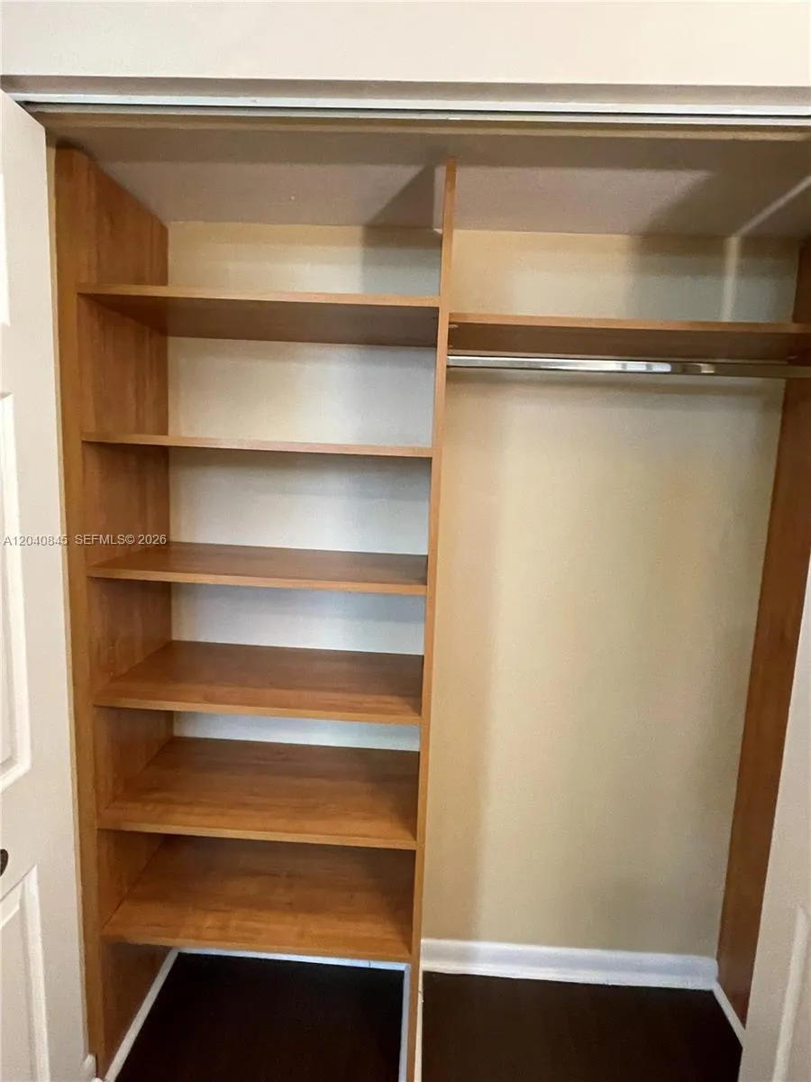 Photo 16 Photo 16