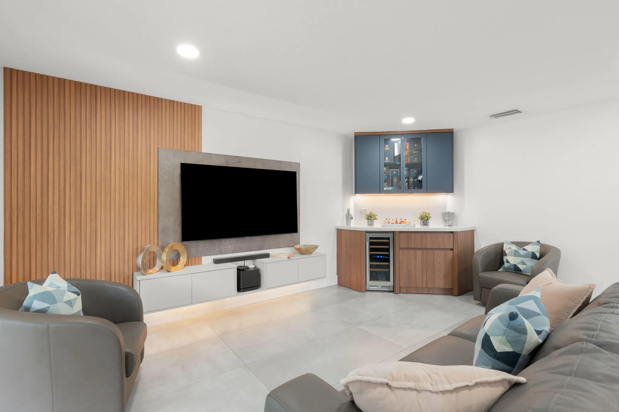 22-web-or-mls-52 Gables Blvd Weston, FL-