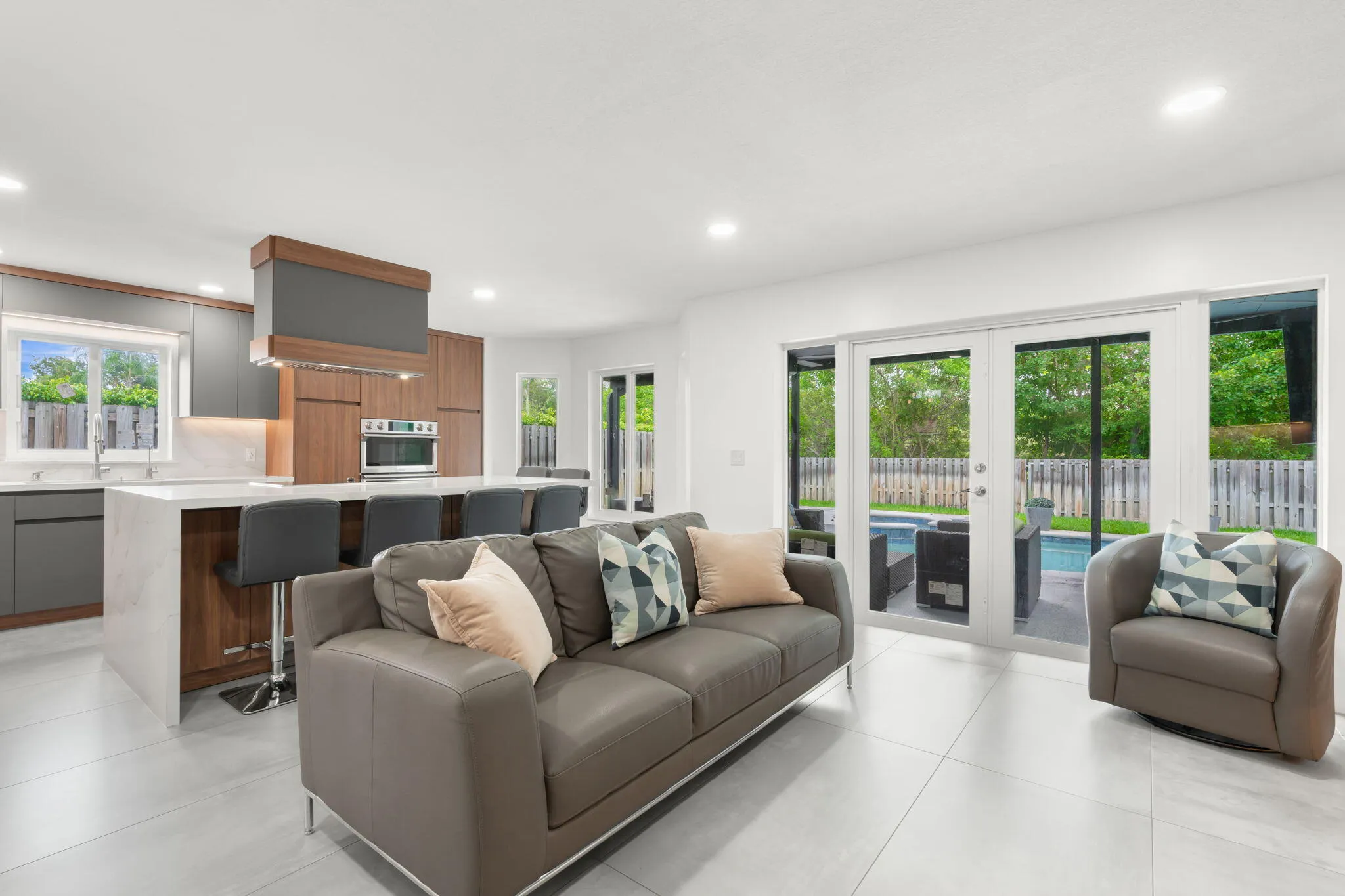 23-web-or-mls-52 Gables Blvd Weston, FL-