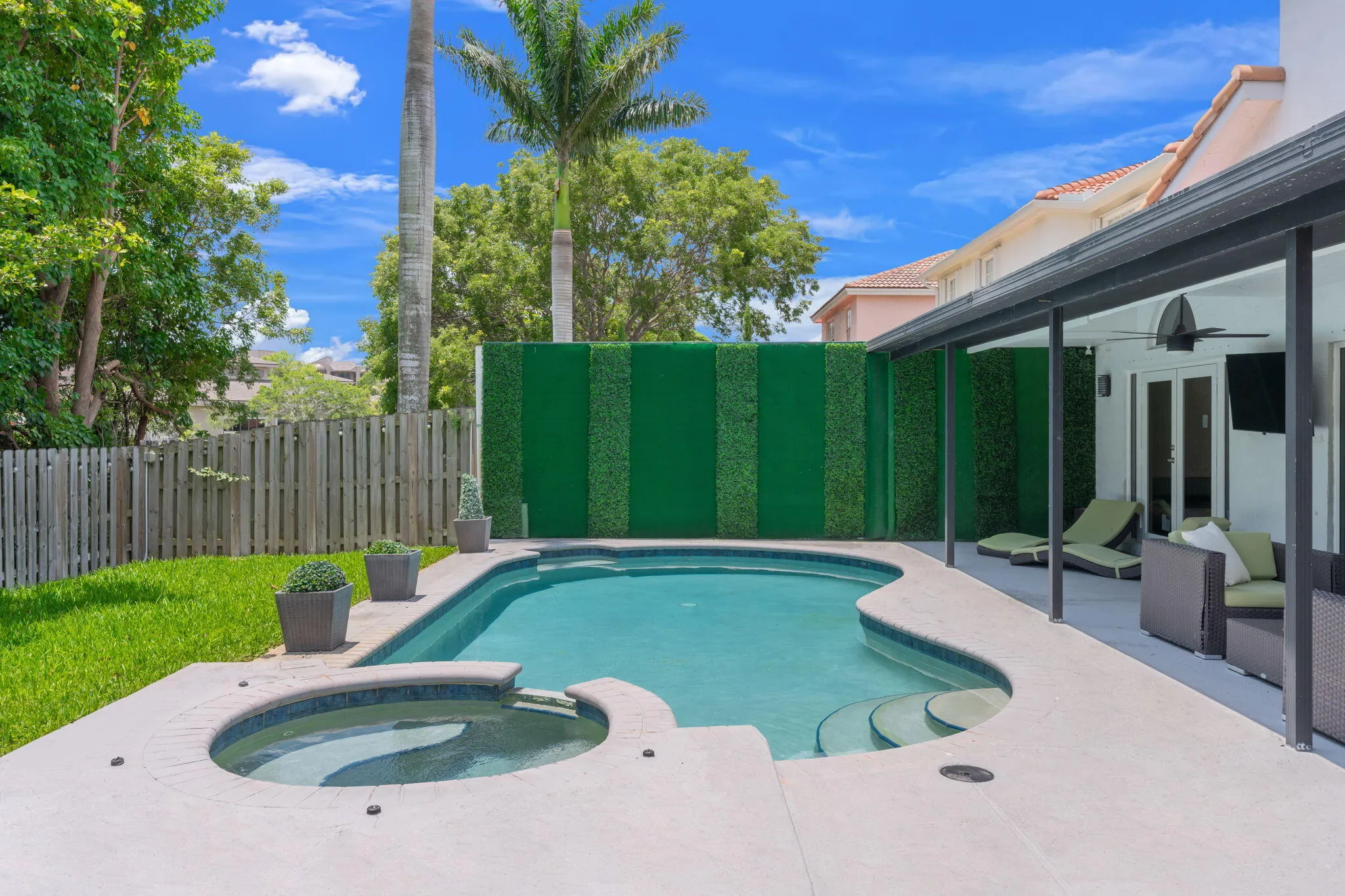 44-web-or-mls-52 Gables Blvd Weston, FL-