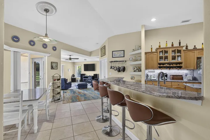 Kitchen Bar and Breakfast Nook