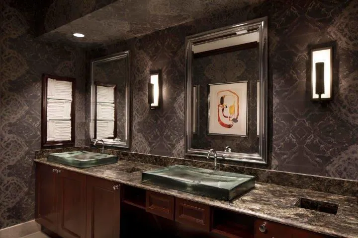 80-web-or-mls-Men's Locker Room