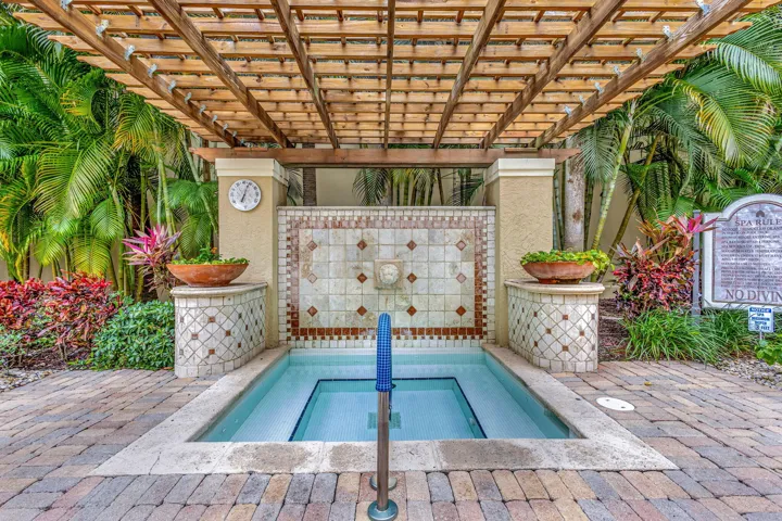 courtyards hot tub
