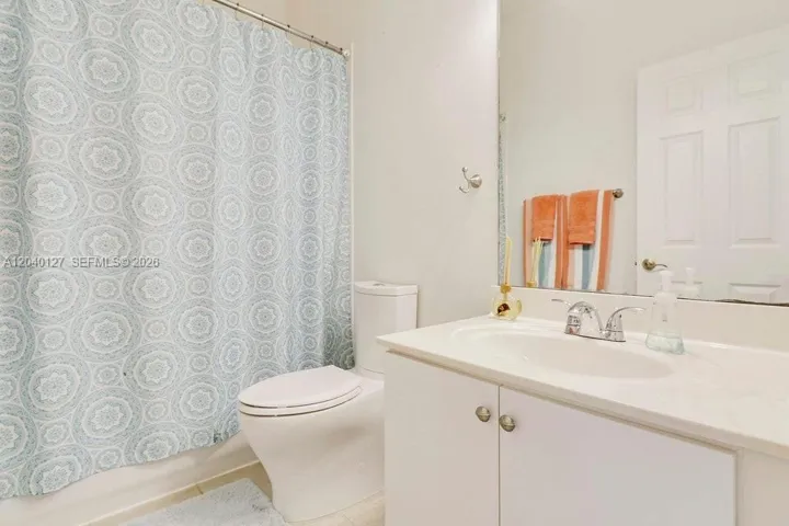 Full bathroom guests