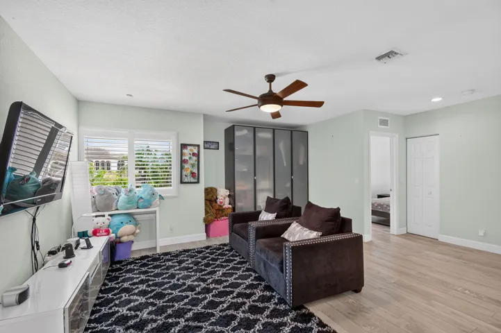 2nd floor loft