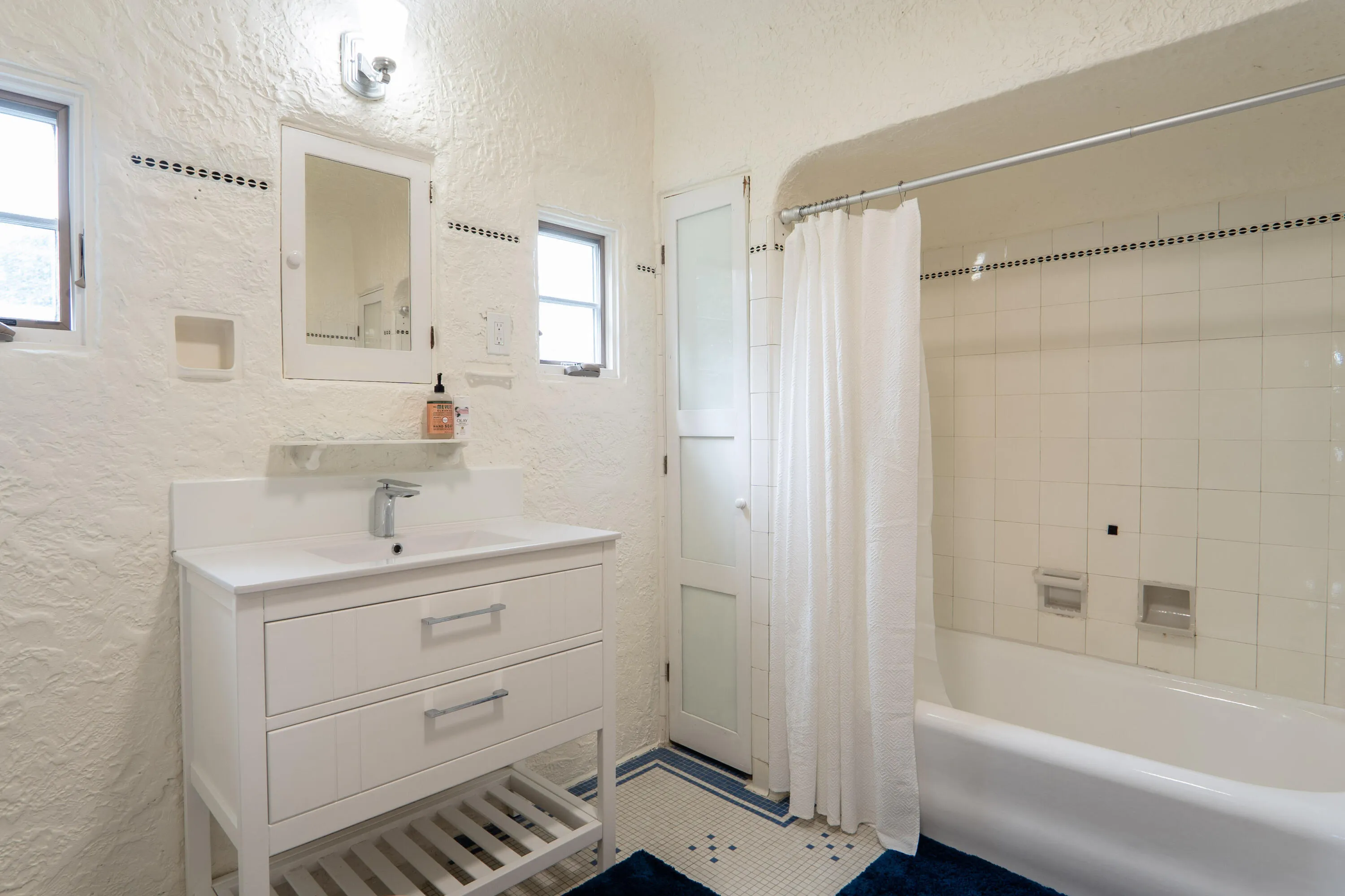 Upper Level Full Bath