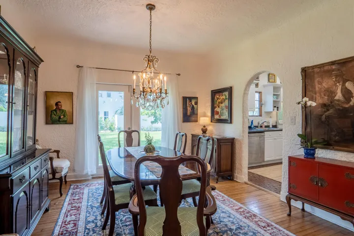 Dining to Kitchen