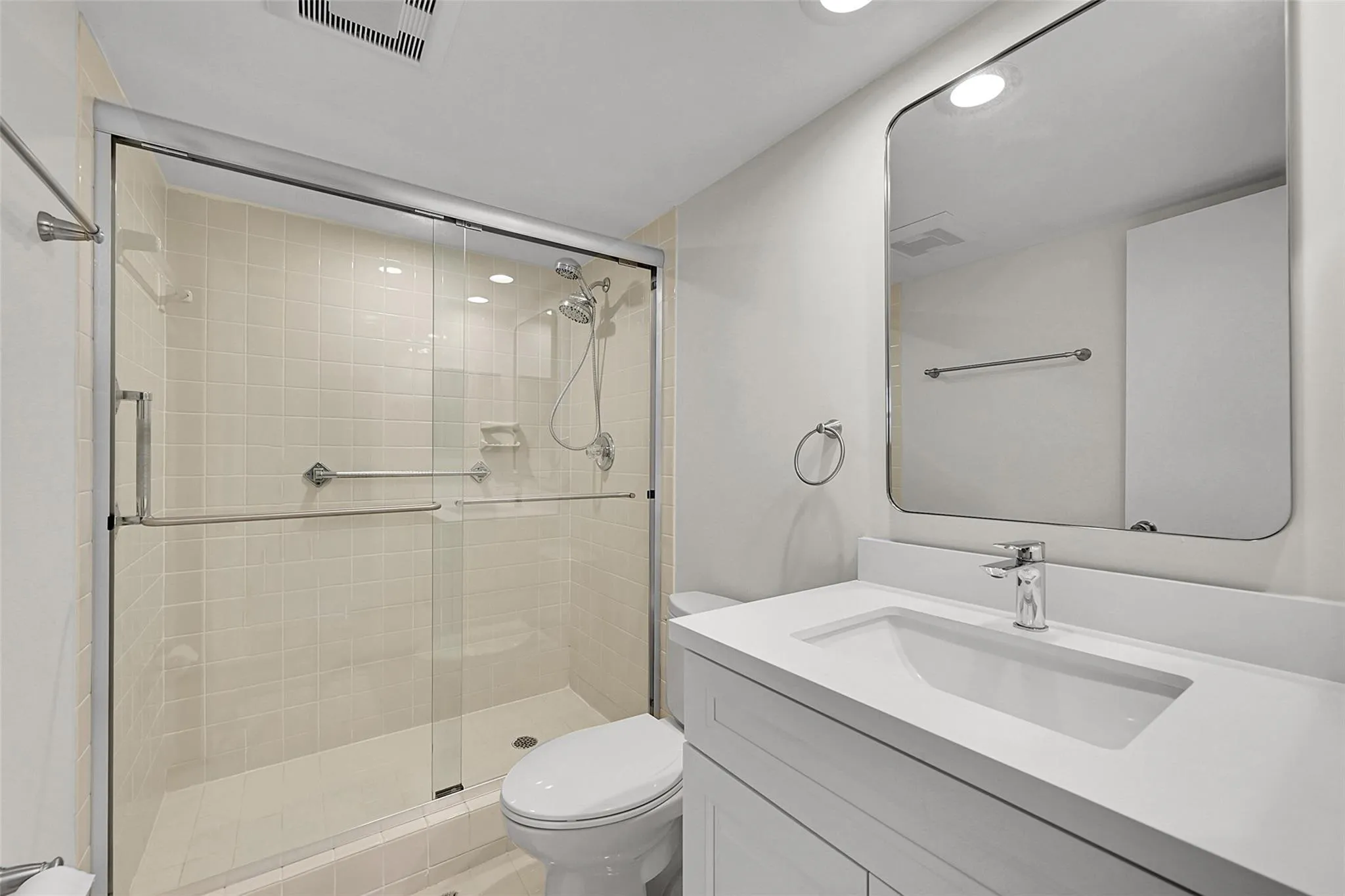 Spacious and easily accessible from office & 2nd bedroom