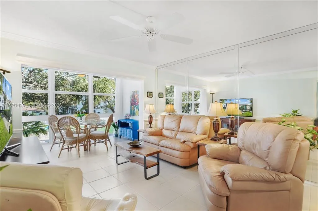 pic 1 - living room 3