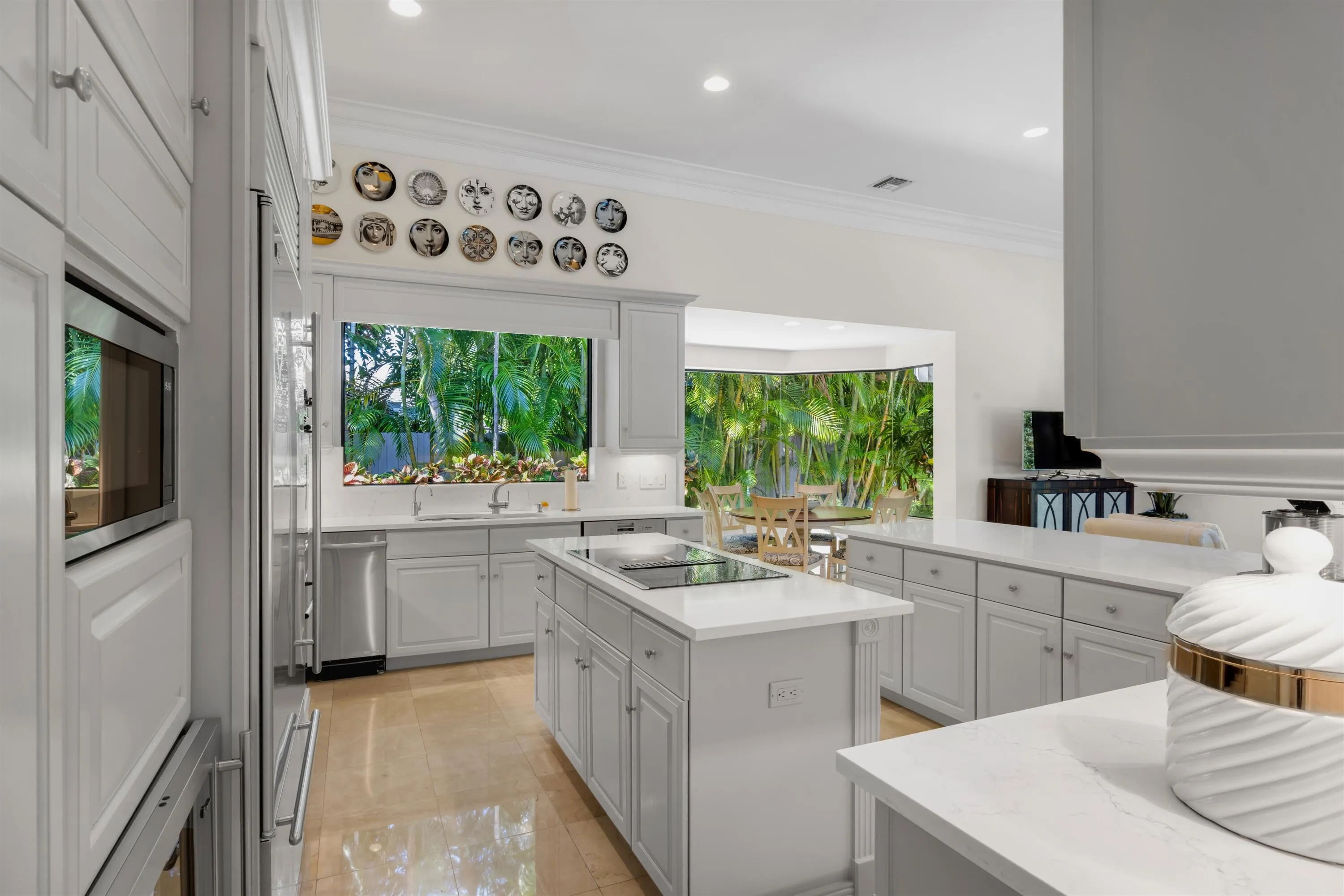 KITCHEN_TO_BREAKFAST_NOOK_RT
