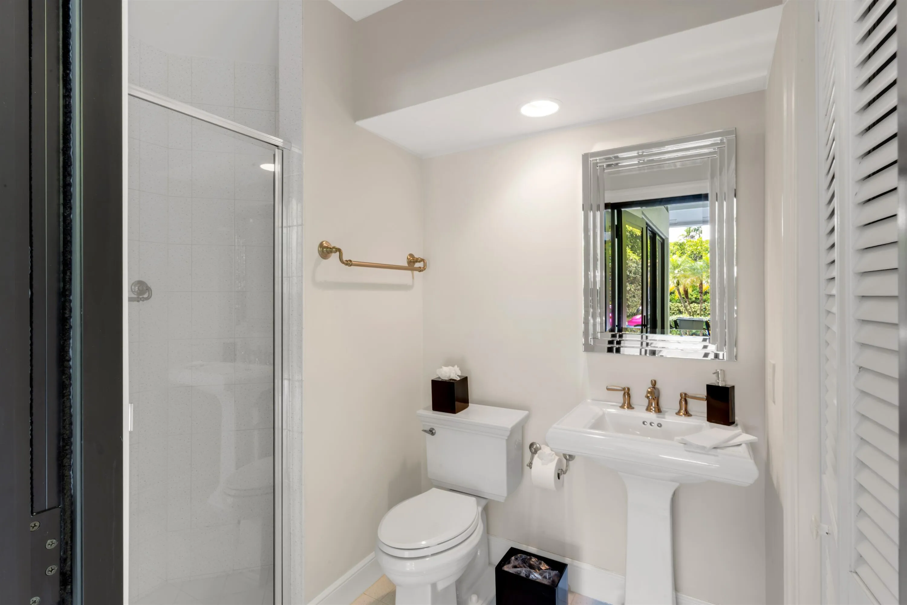 POOL_BATHROOM
