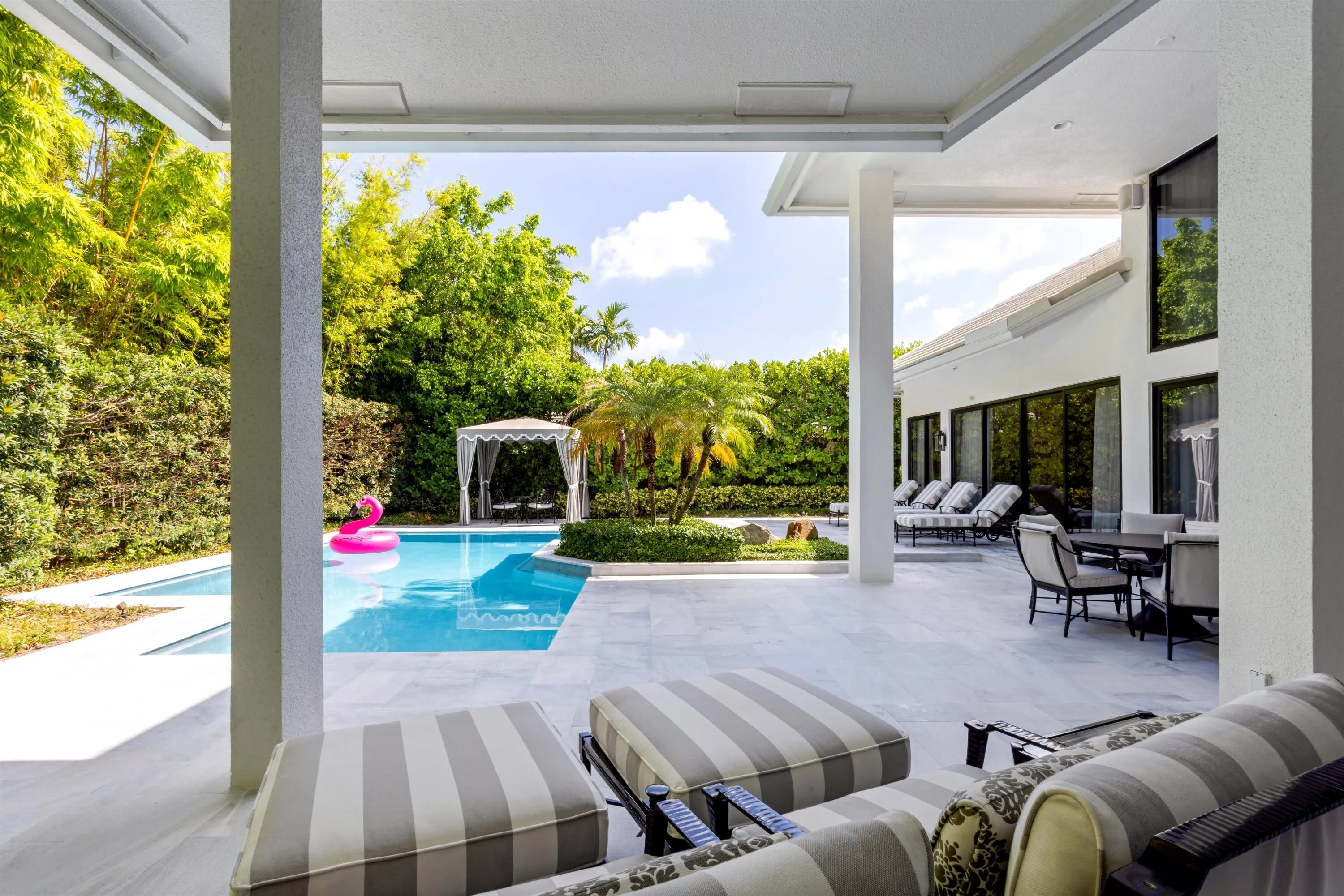 LOGGIA_TO_POOL