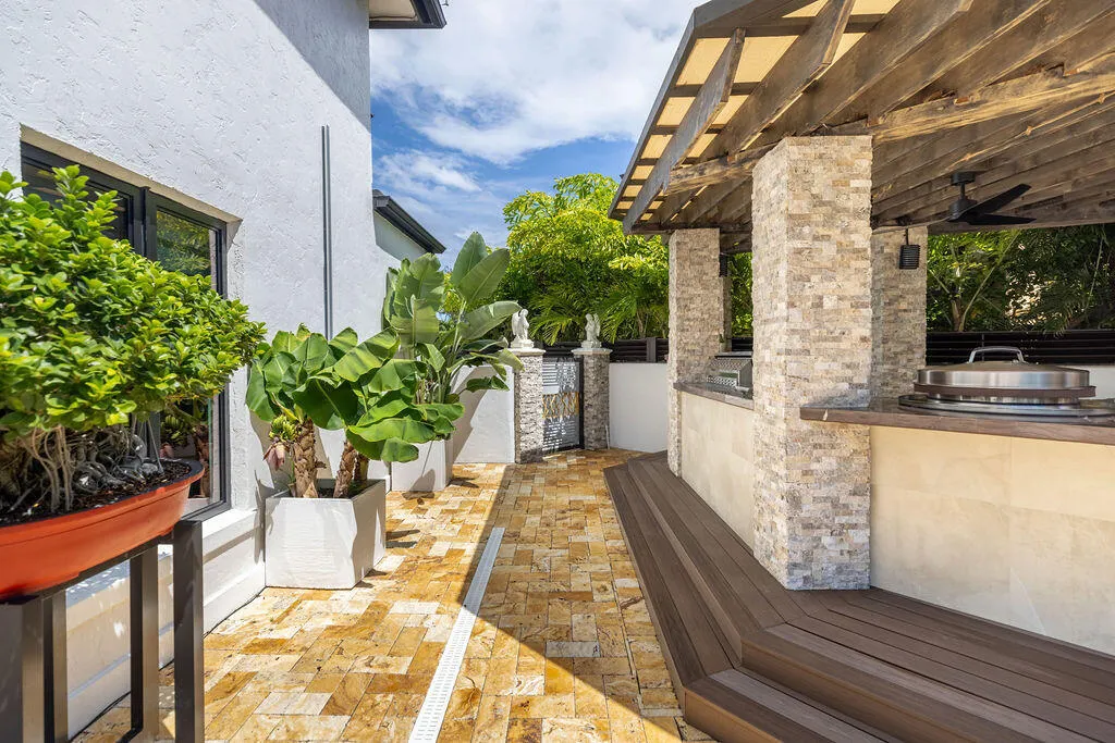 290 NW 6th Street, Boca Raton