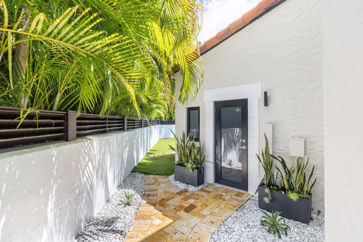 290 NW 6th Street, Boca Raton