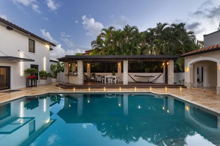 290 NW 6th Street, Boca Raton