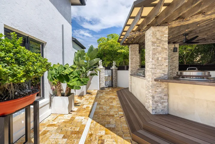 290 NW 6th Street, Boca Raton