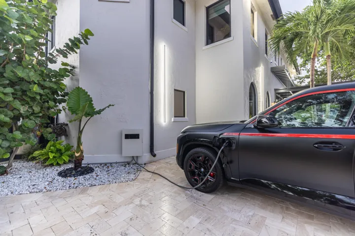 290 NW 6th Street, Boca Raton