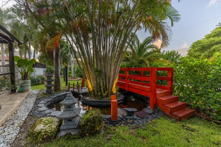 290 NW 6th Street, Boca Raton