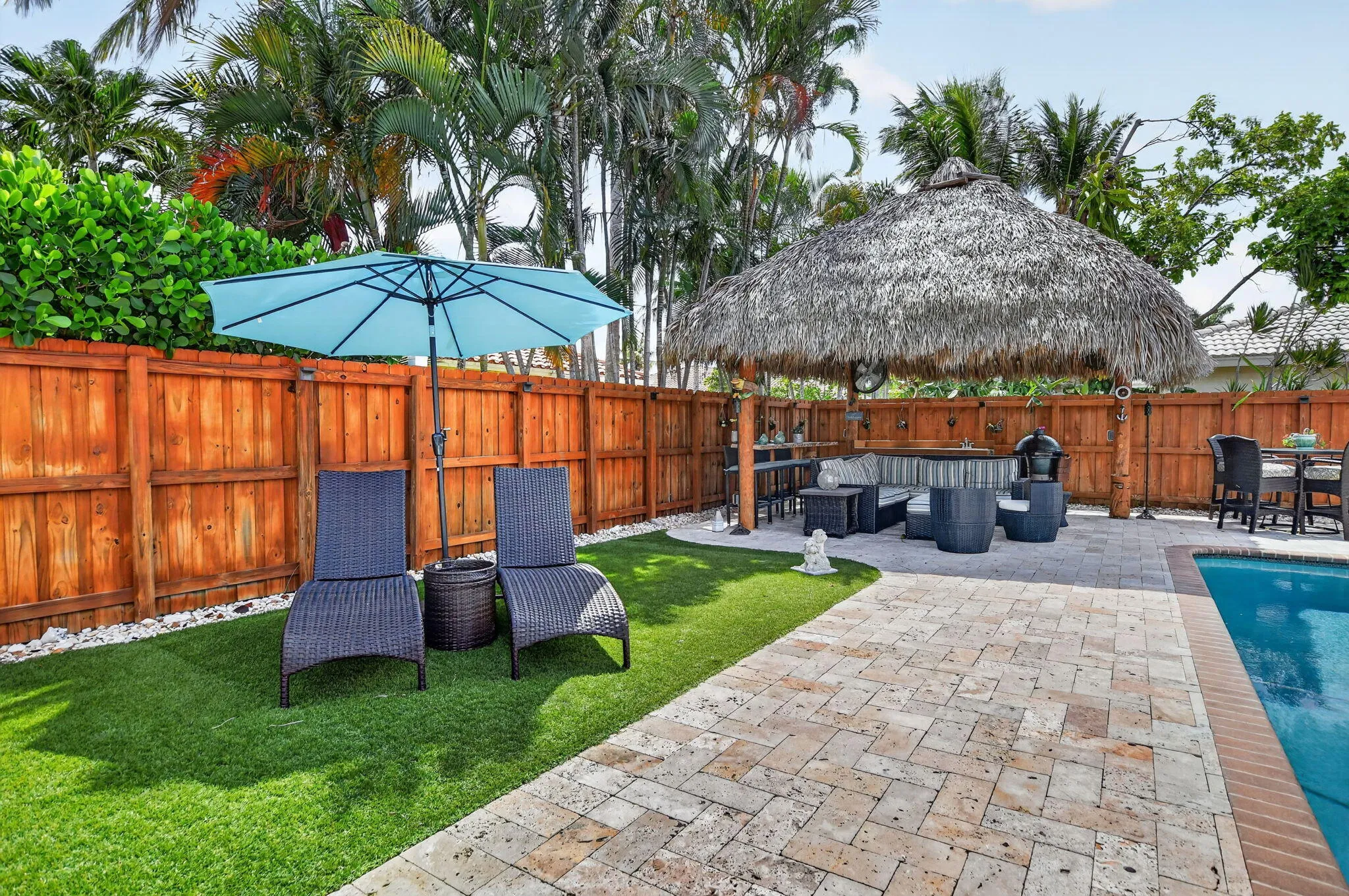 Pool & Tiki Hut