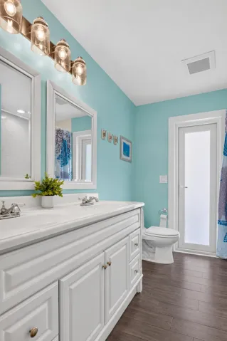 Bathroom 2 with Tub