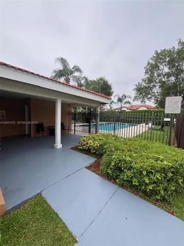 Private Screened Patio