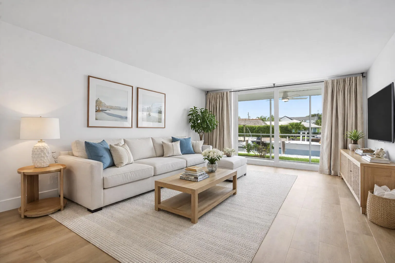Staged Liv Room