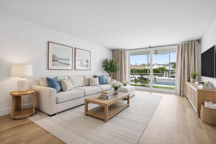 Staged Liv Room