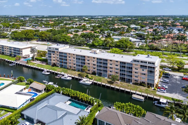 033-750NortheastSpanishRiverBoulevard-Bo
