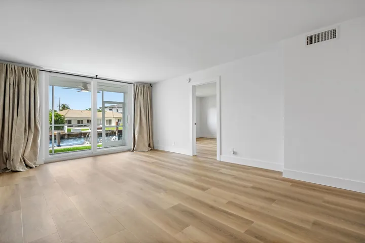 010-750NortheastSpanishRiverBoulevard-Bo