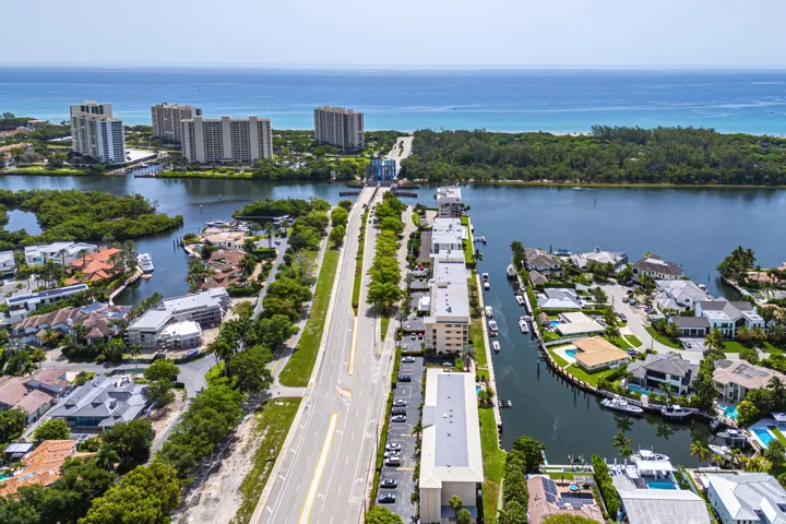 041-750NortheastSpanishRiverBoulevard-Bo