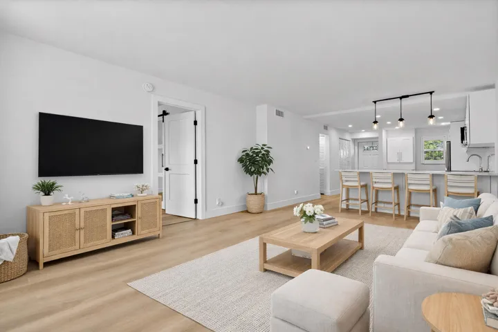 Staged living & kitchen