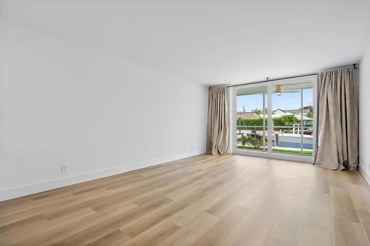 009-750NortheastSpanishRiverBoulevard-Bo