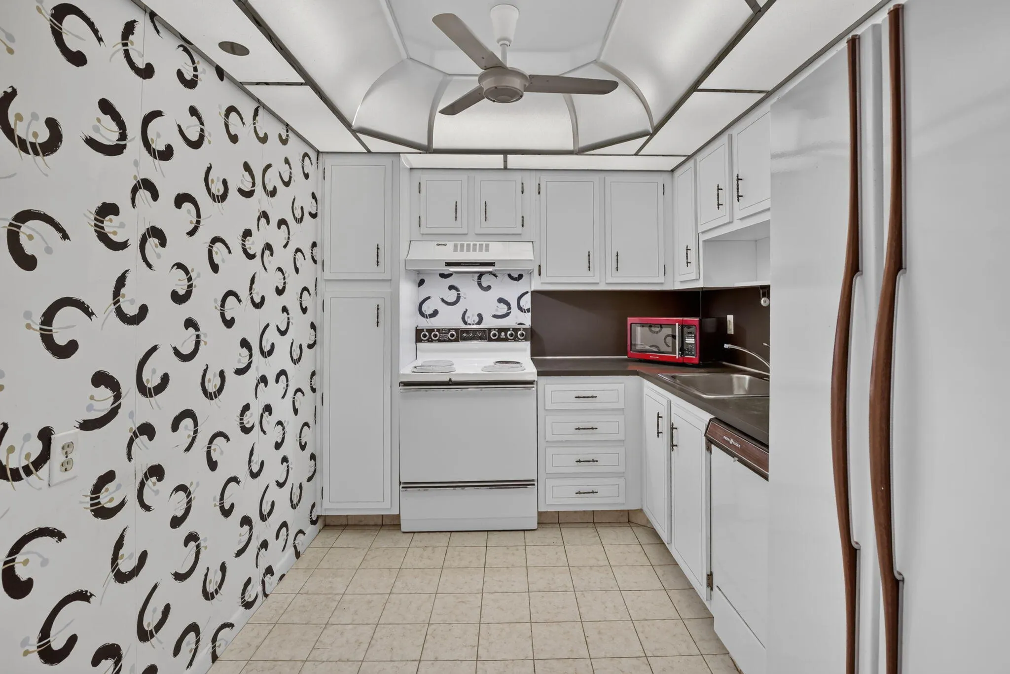 Create an eat-in kitchen space that you'll love to cook in!