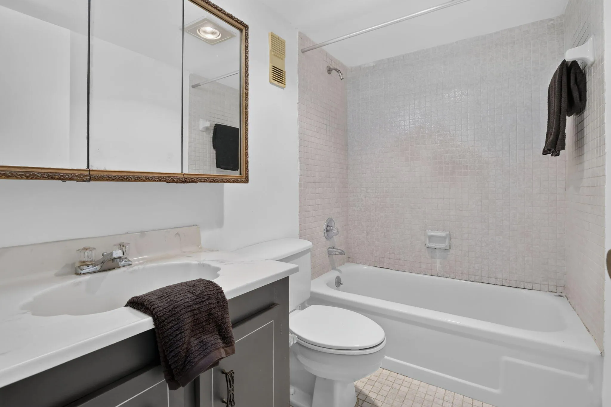 Spacious guest bathroom right off guest bedroom for easy access!