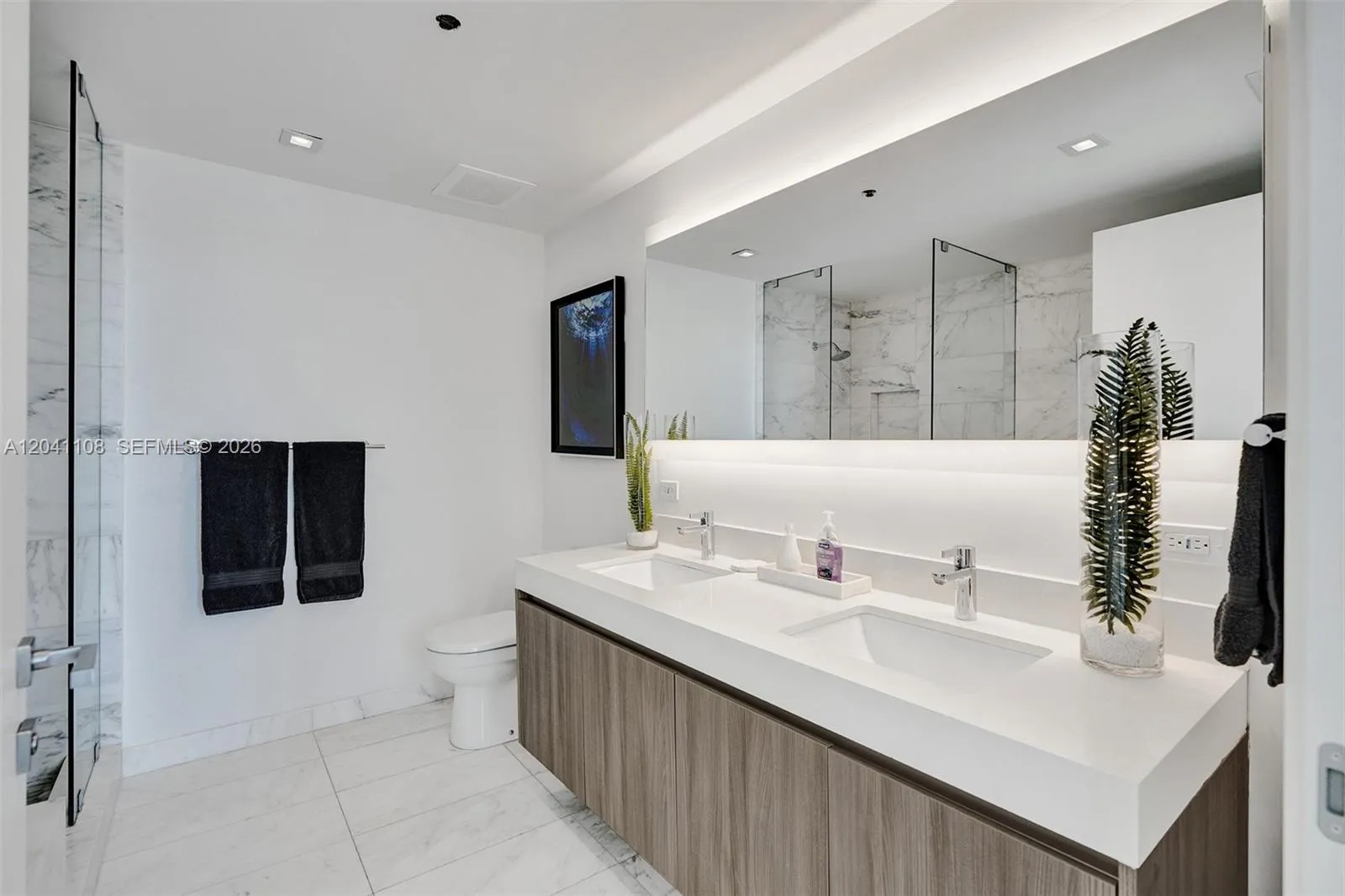 Master Bathroom with double​​‌​​​​‌​​‌‌​‌‌​​​‌‌​‌​‌​‌​​​‌​​ sinks