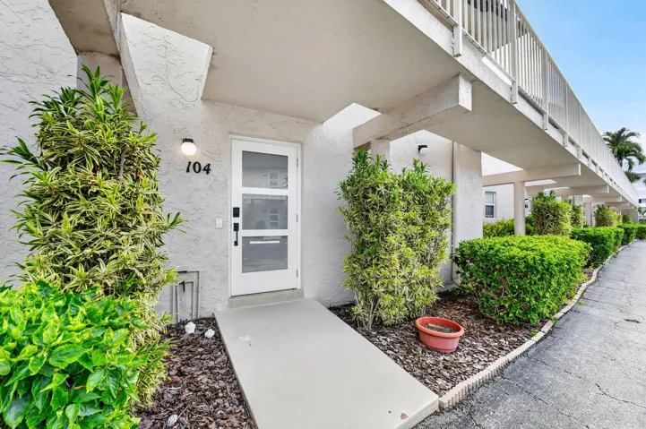 view of front door