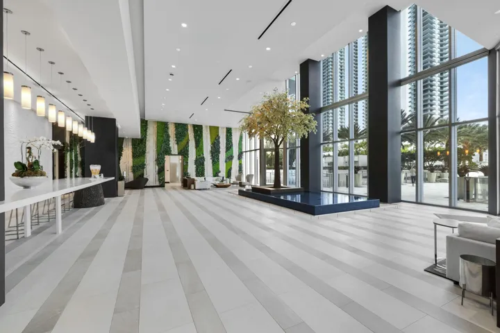 851 NE 1st Ave #2410_1oakstudios_02