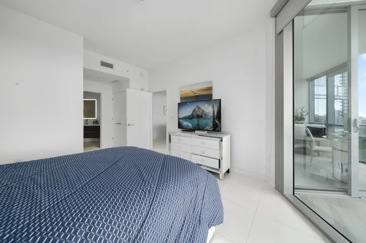 851 NE 1st Ave #2410_1oakstudios_18