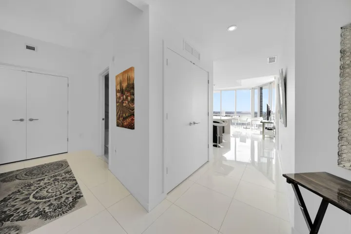 851 NE 1st Ave #2410_1oakstudios_04