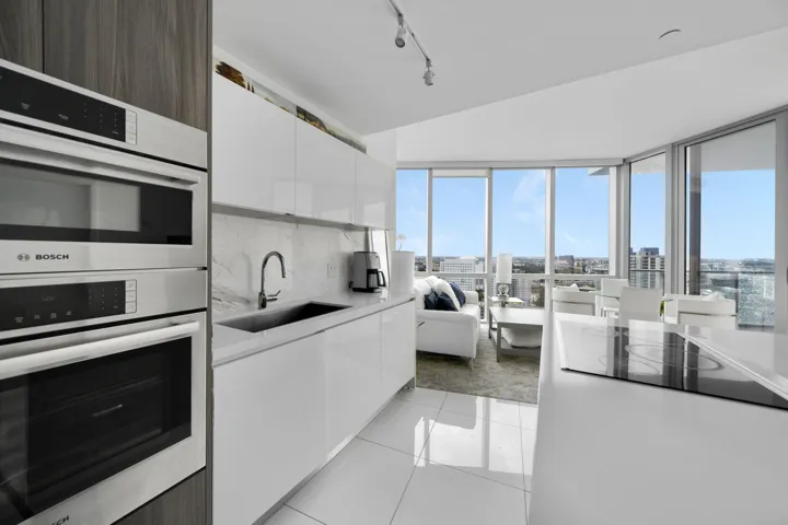 851 NE 1st Ave #2410_1oakstudios_10