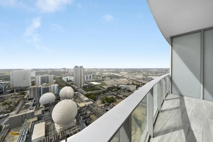 851 NE 1st Ave #2410_1oakstudios_25