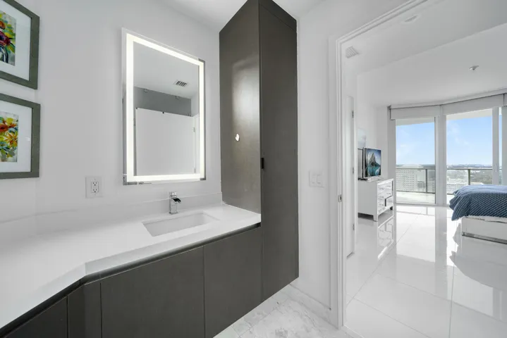 851 NE 1st Ave #2410_1oakstudios_19