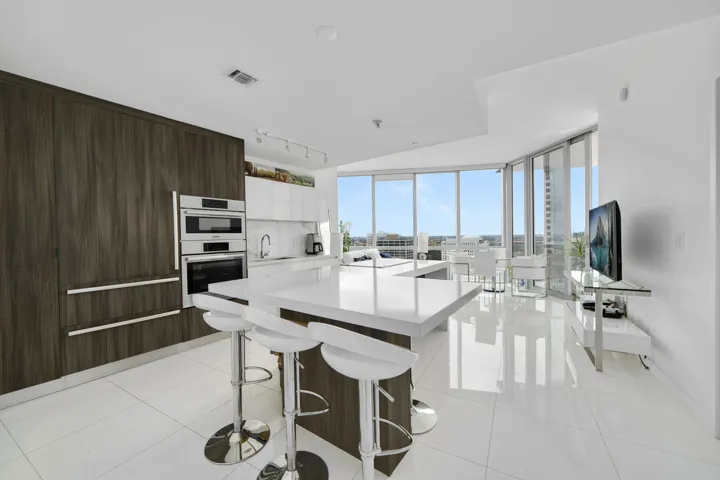 851 NE 1st Ave #2410_1oakstudios_06
