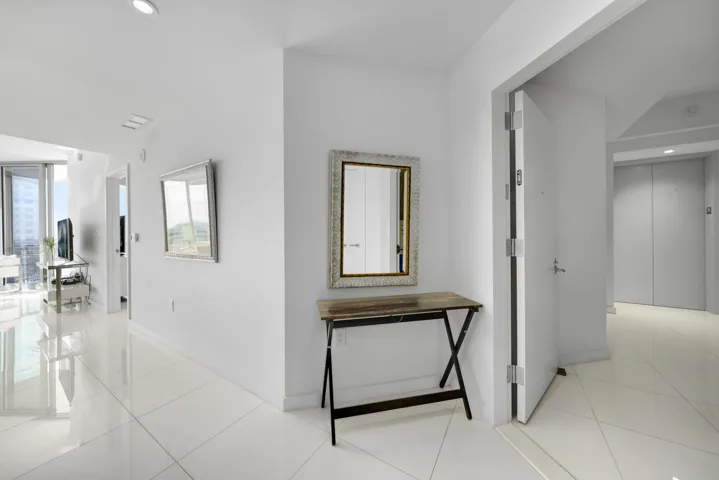 851 NE 1st Ave #2410_1oakstudios_05