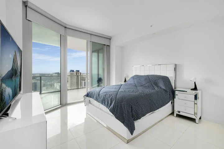 851 NE 1st Ave #2410_1oakstudios_16