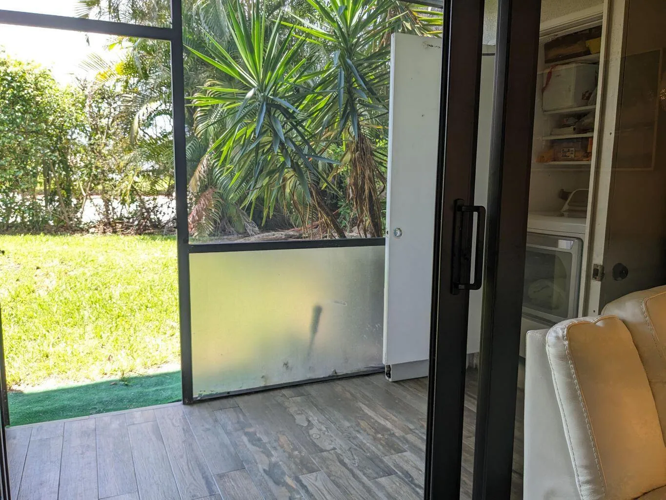 Screened Patio/Laundry